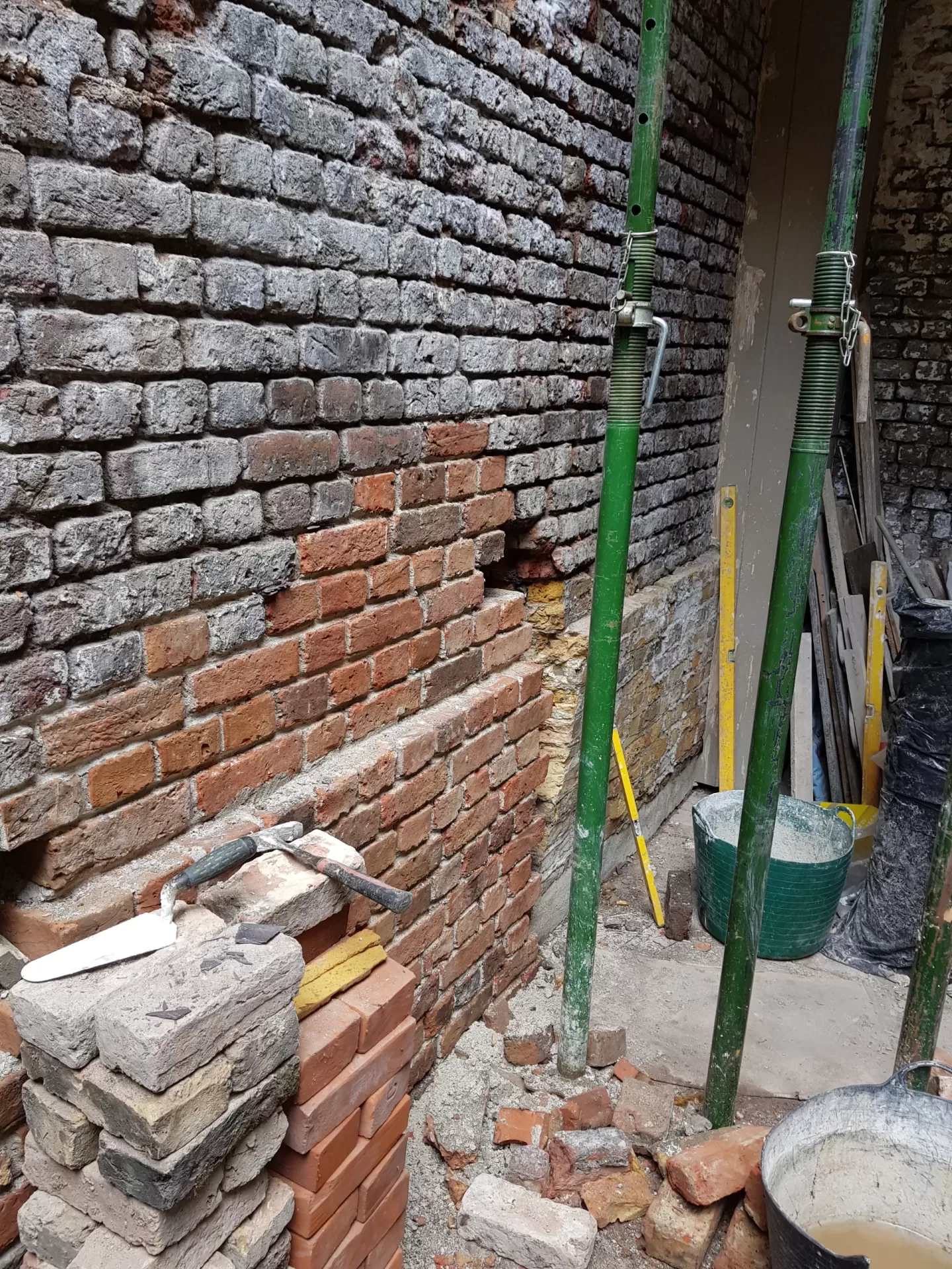 New lime mortar brickwork. Georgian house London.